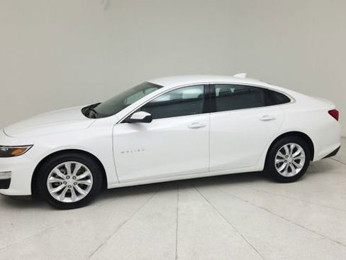 Used 2023 Chevrolet Malibu LT FWD image 2