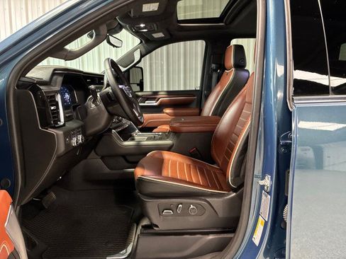 Used 2025 GMC Sierra 2500 Denali Ultimate w/ Max Trailering Package AWD/4WD image 8