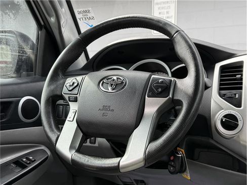 Used 2014 Toyota Tacoma 4x4 Access Cab w/ SR5 Package image 8