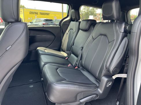 New 2026 Chrysler Pacifica Select image 33