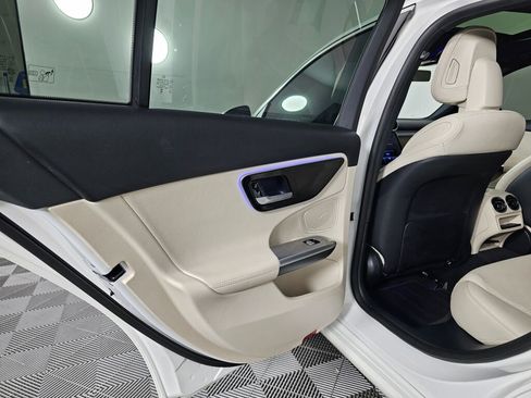 Used 2025 Mercedes-Benz C 300 4MATIC Sedan image 32