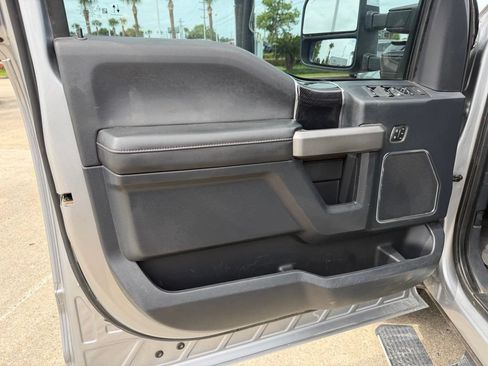 Used 2022 Ford F250 Platinum w/ FX4 Off-Road Package AWD/4WD image 12