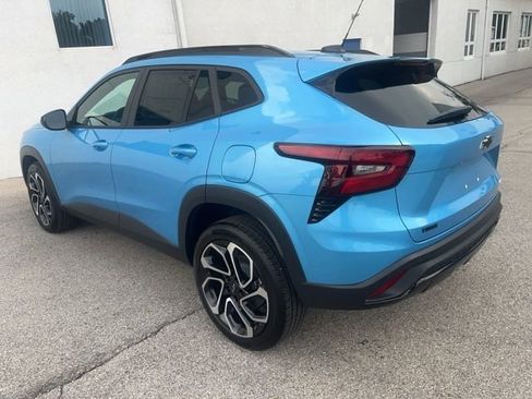 New 2025 Chevrolet Trax RS w/ Sunroof Package image 3