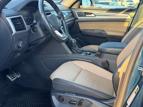Used 2022 Volkswagen Atlas Cross Sport SEL R-Line AWD/4WD image 16