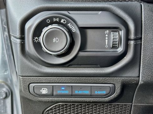 Used 2024 Jeep Wrangler Unlimited Rubicon 4xe AWD/4WD image 17