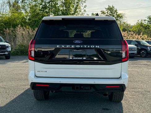 Used 2025 Ford Expedition Active AWD/4WD image 4