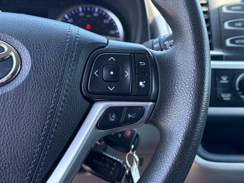 Used 2019 Toyota Highlander LE image 27