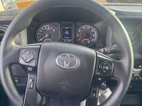 Used 2022 Toyota Tacoma SR image 7