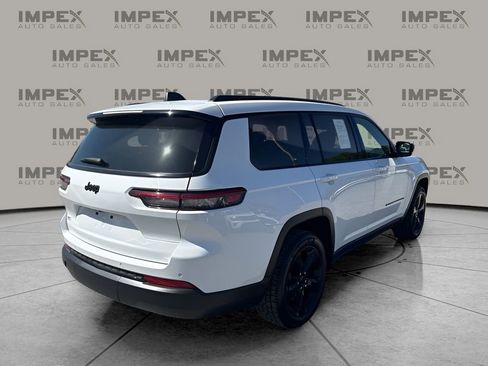 Used 2023 Jeep Grand Cherokee L Laredo image 5