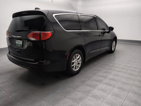 Used 2024 Chrysler Voyager LX FWD image 10