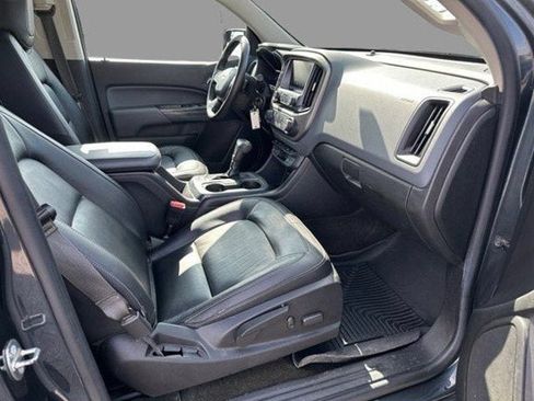 Used 2018 Chevrolet Colorado Z71 AWD/4WD image 3