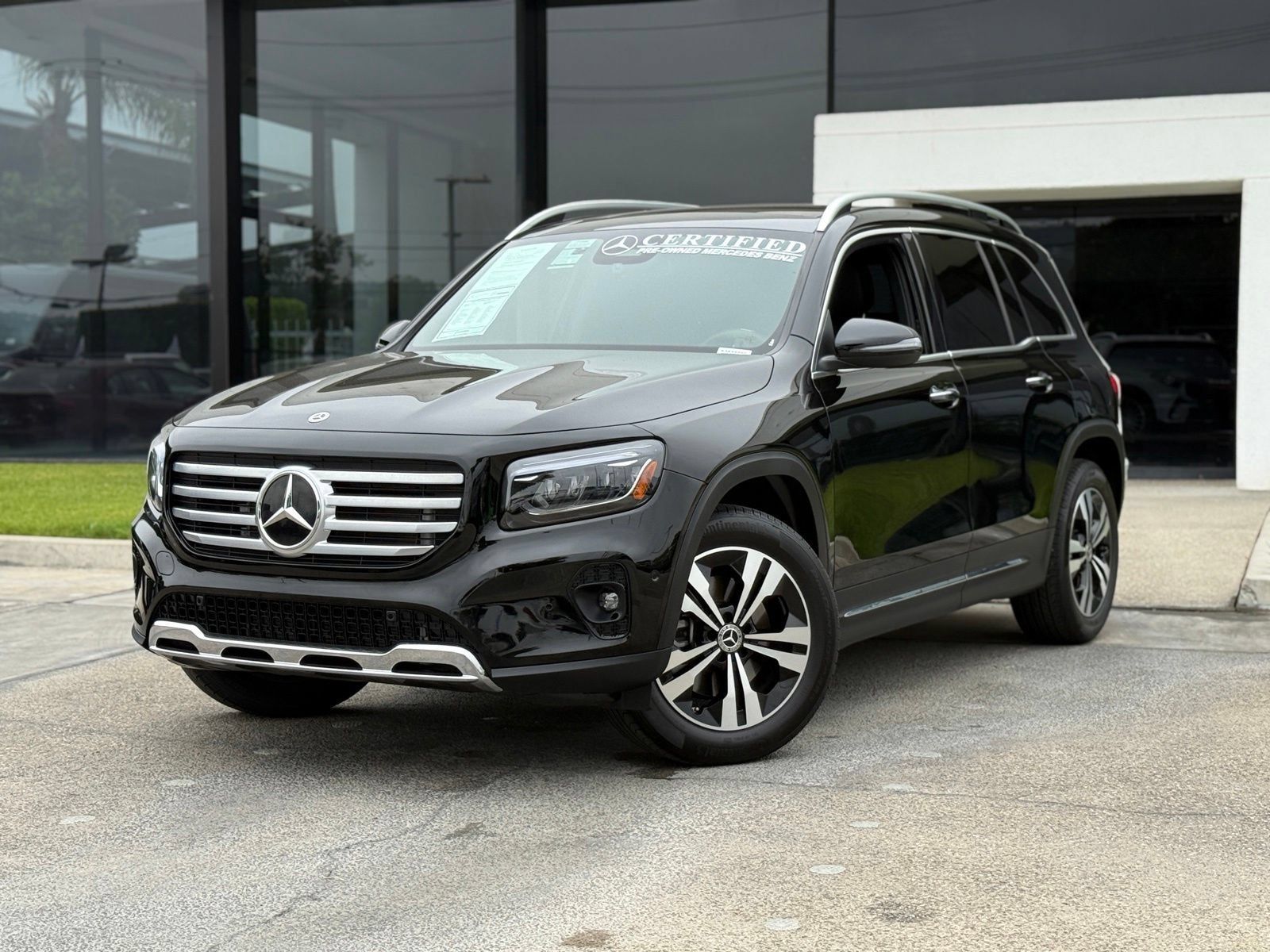 Used 2025 Mercedes-Benz GLB 250 image 2
