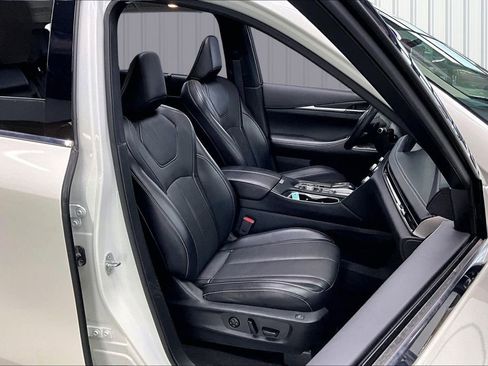 Used 2023 INFINITI QX60 Sensory w/ Vision Package AWD/4WD image 32