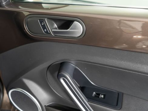 Used 2013 Volkswagen Beetle TDI image 9