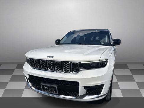 Used 2022 Jeep Grand Cherokee L Summit w/ Luxury Tech Group V AWD/4WD image 3