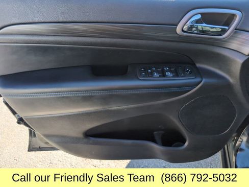 Used 2020 Jeep Grand Cherokee Laredo image 12