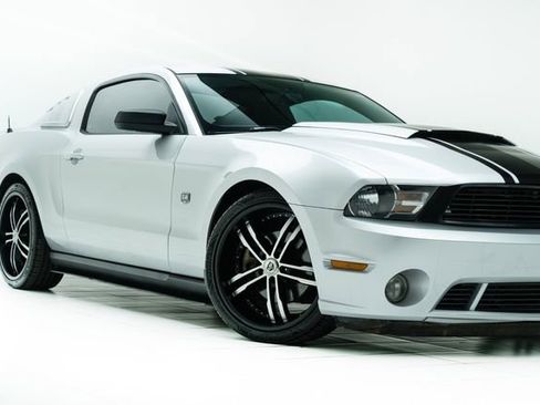 Used 2011 Ford Mustang Coupe image 3