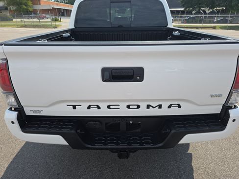 Used 2022 Toyota Tacoma TRD Sport w/ Technology Package AWD/4WD image 14
