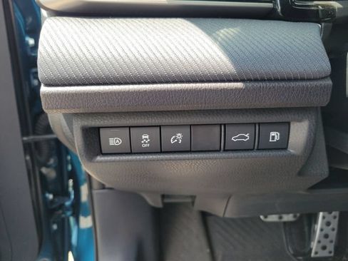 Used 2025 Toyota Camry SE w/ Convenience Package FWD image 19