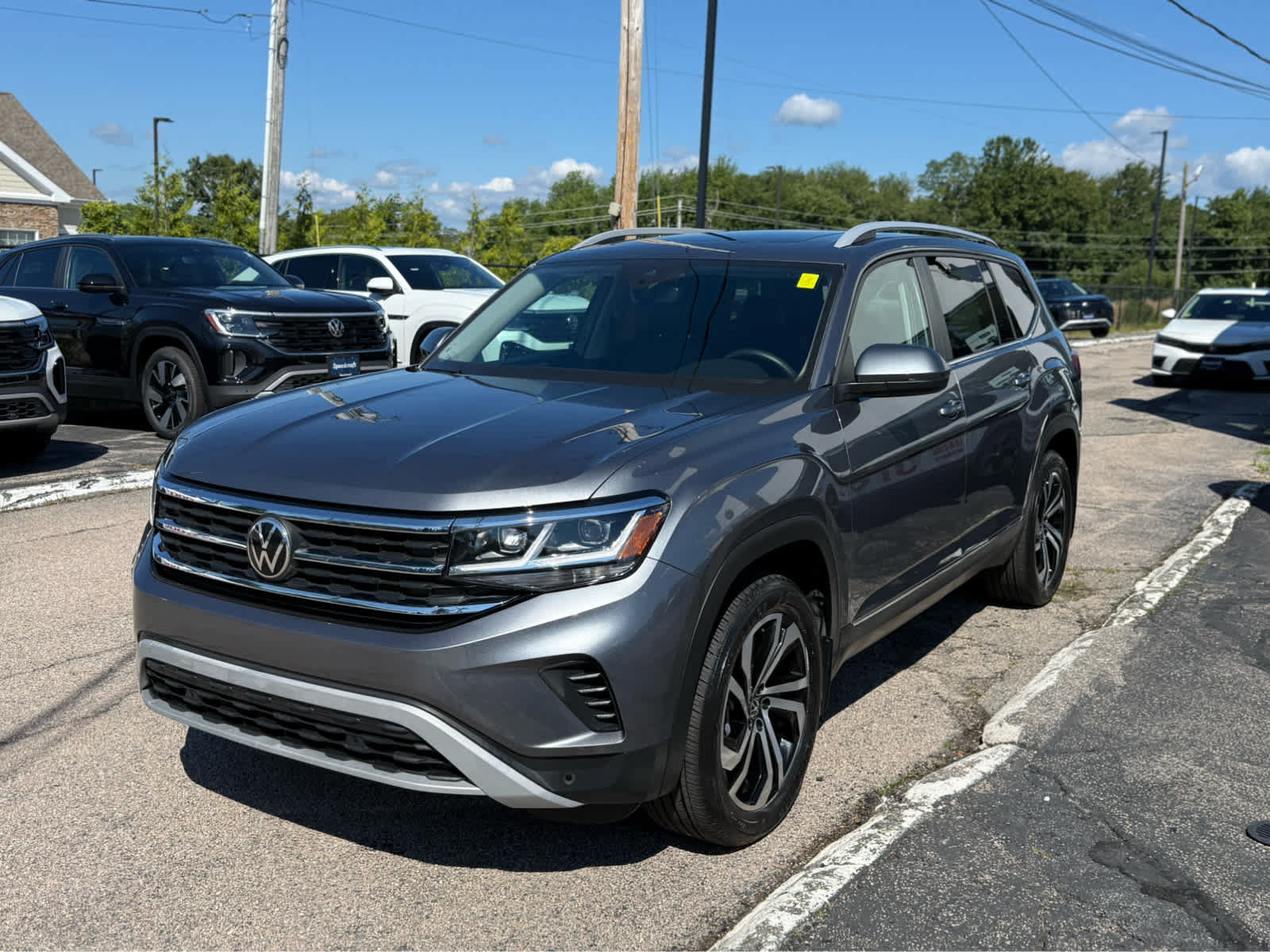 Used 2022 Volkswagen Atlas SEL AWD/4WD image 3