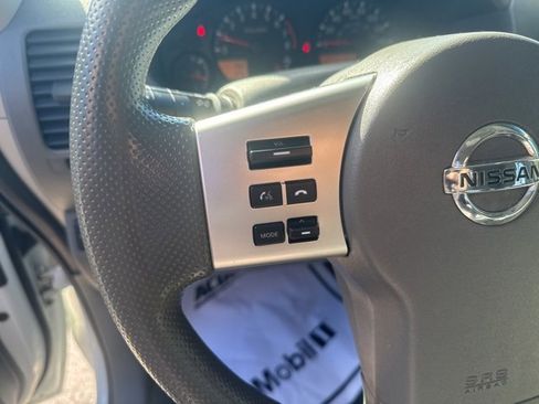 Used 2016 Nissan Frontier SV image 21