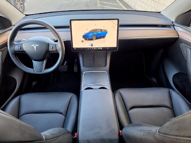 Used 2025 Tesla Model Y Long Range AWD/4WD image 2