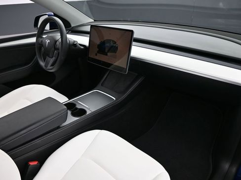 Used 2024 Tesla Model Y Long Range image 30