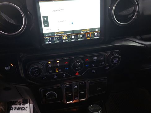 Used 2023 Jeep Wrangler Unlimited Sahara AWD/4WD image 13