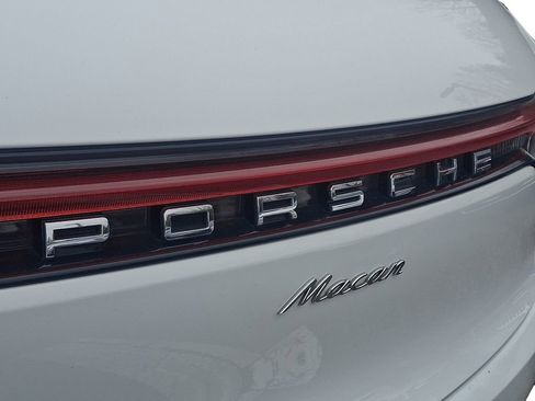 Used 2021 Porsche Macan image 31