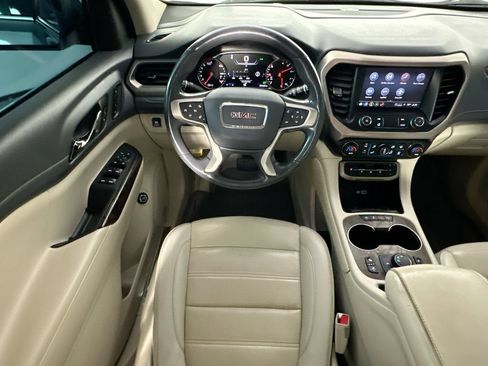 Used 2021 GMC Acadia Denali w/ Denali Technology Package FWD image 9