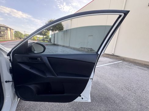 Used 2010 MAZDA MAZDA3 i Sport FWD image 19
