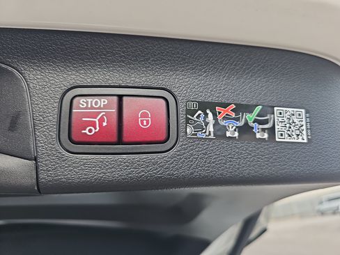 Certified 2026 Mercedes-Benz GLS 450 4MATIC image 16