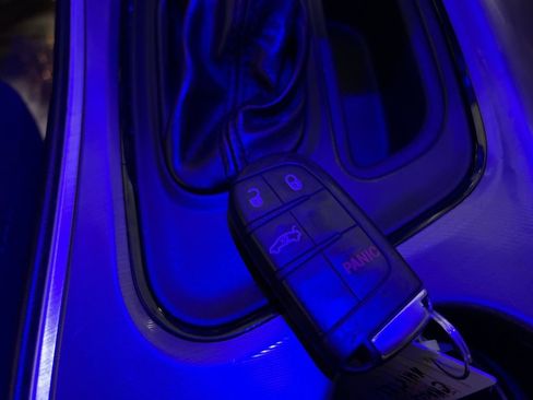 Used 2022 Dodge Challenger SXT image 29