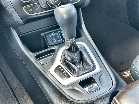 Used 2014 Jeep Cherokee Limited image 23