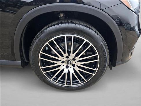 Certified 2025 Mercedes-Benz GLC 300 image 21