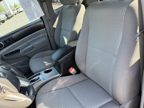 Used 2014 Toyota Tacoma 4x4 Access Cab w/ SR5 Package image 11