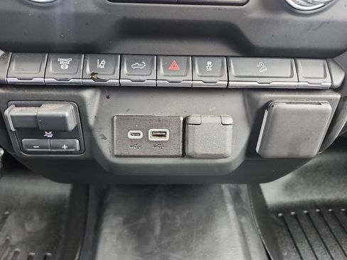 Used 2024 GMC Sierra 2500 Pro w/ Convenience Package image 17