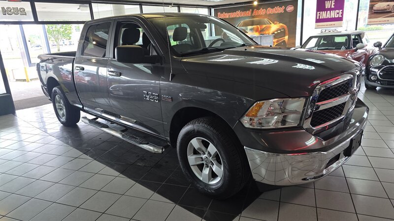 Used 2017 RAM 1500 Classic SLT AWD/4WD image 4
