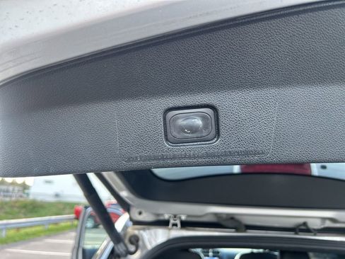 Used 2019 Ford Explorer XLT w/ Equipment Group 202A image 8