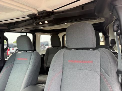 Used 2025 Jeep Wrangler Unlimited Rubicon AWD/4WD image 22