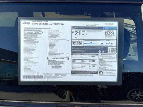 New 2025 Jeep Grand Cherokee L Laredo image 16