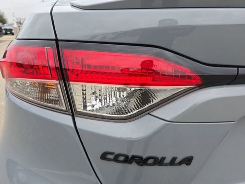 Used 2021 Toyota Corolla SE image 34