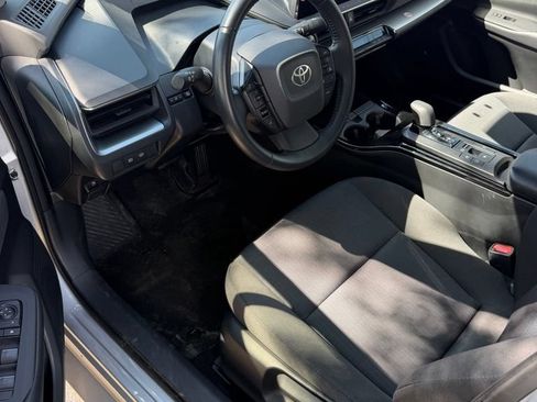 Used 2025 Toyota Prius LE FWD image 7