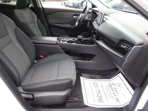 Used 2021 Nissan Rogue SV image 45