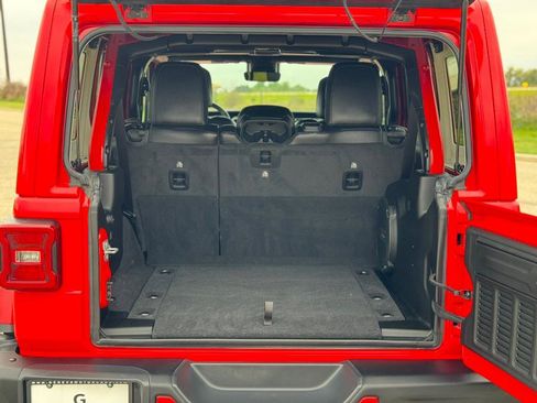 Used 2021 Jeep Wrangler Unlimited Rubicon image 28