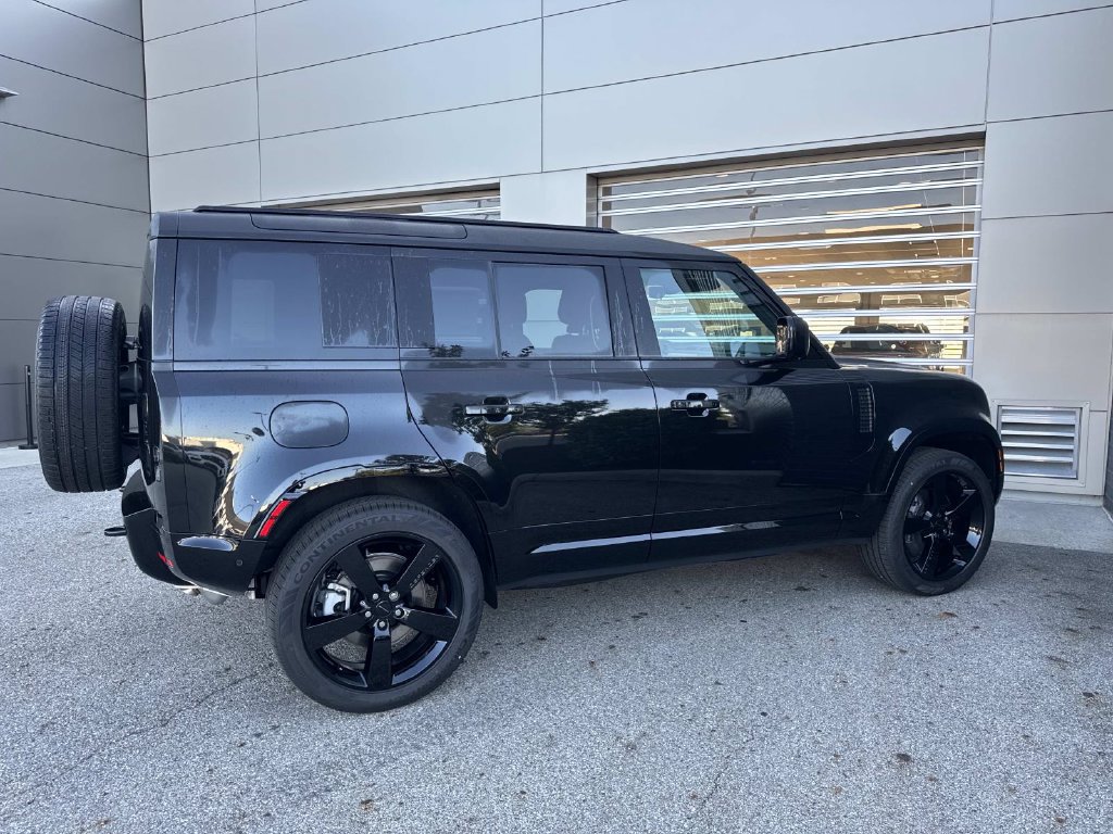 New 2026 Land Rover Defender 110 X-Dynamic SE AWD/4WD image 6