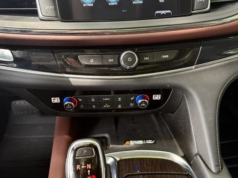 Used 2018 Buick Enclave Avenir w/ Avenir Technology Package AWD/4WD image 15
