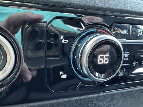 Used 2022 GMC Sierra 1500 Elevation image 13