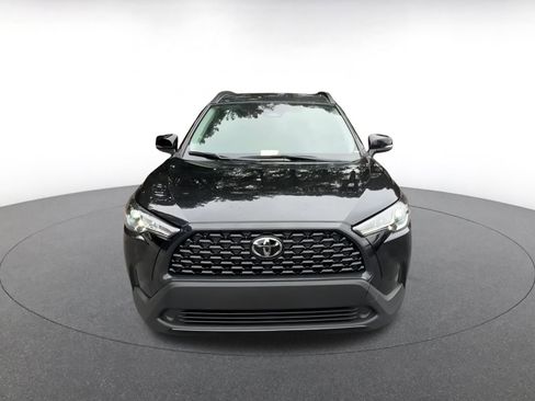 Used 2025 Toyota Corolla Cross LE image 4