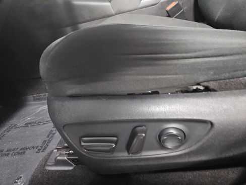 Used 2021 Toyota RAV4 XLE w/ Convenience Package FWD image 28